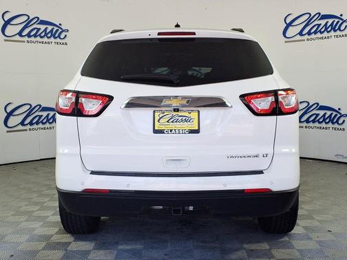 White 2015 Chevrolet Traverse 2LT