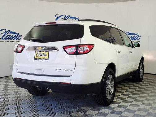 White 2015 Chevrolet Traverse 2LT