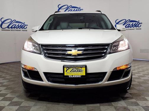 White 2015 Chevrolet Traverse 2LT