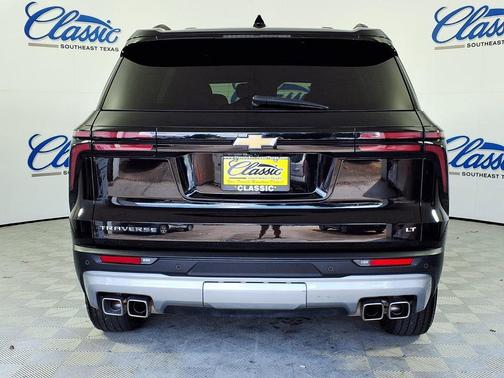Black 2024 Chevrolet Traverse LT