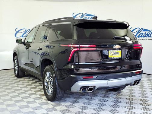 Black 2024 Chevrolet Traverse LT