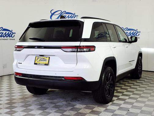 White 2024 Jeep Grand Cherokee Altitude