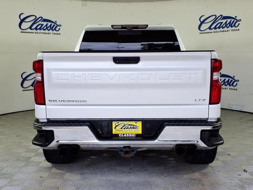 White 2022 Chevrolet Silverado 1500 Limited LTZ