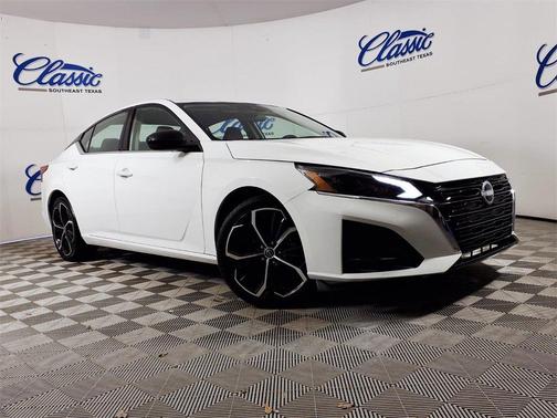 2024 Nissan Altima SR FWD