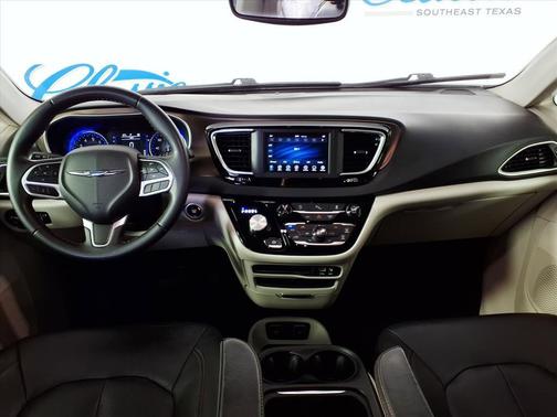 2018 Chrysler Pacifica Touring-L