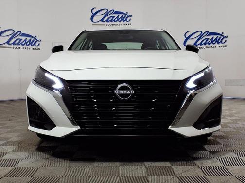 2024 Nissan Altima SR FWD