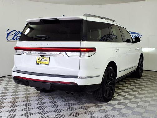 White 2023 Lincoln Navigator Reserve