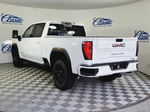 2025 GMC Sierra 2500 AT4