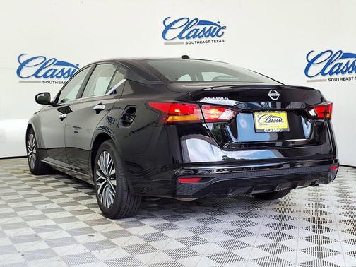 Black 2025 Nissan Altima SV FWD