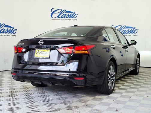 Black 2025 Nissan Altima SV FWD