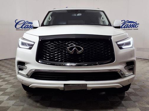 White 2019 INFINITI QX80 Luxe