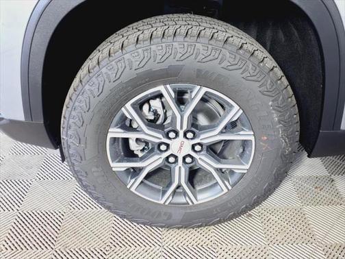 2025 GMC Acadia AWD AT4