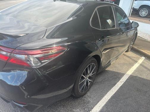Black 2024 Toyota Camry SE