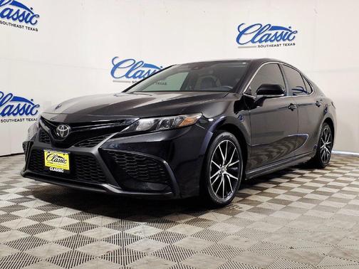 Black 2024 Toyota Camry SE