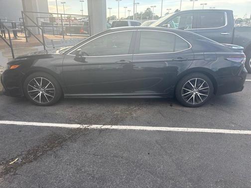 Black 2024 Toyota Camry SE