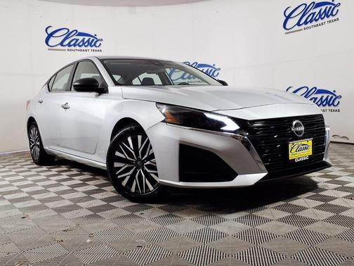 Silver 2025 Nissan Altima SV FWD