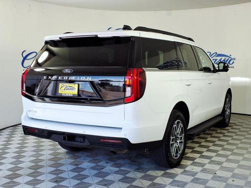 White 2025 Ford Expedition Active