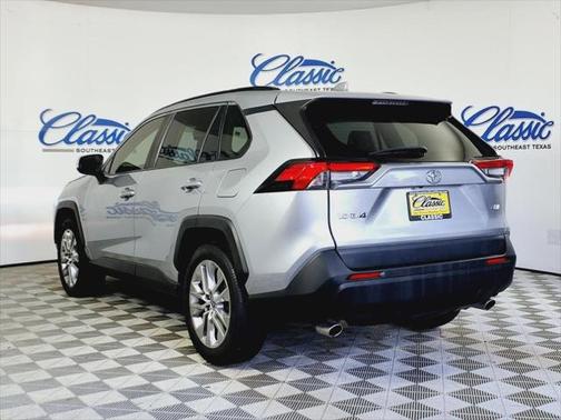 2020 Toyota RAV4 XLE Premium