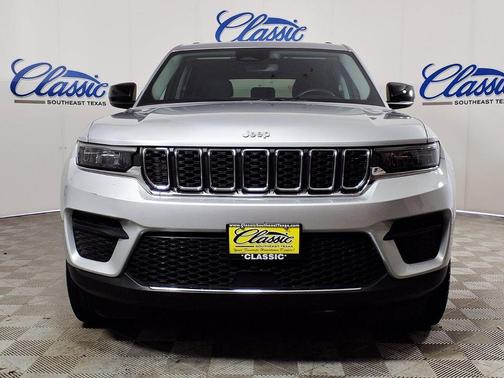 Silver 2023 Jeep Grand Cherokee Laredo