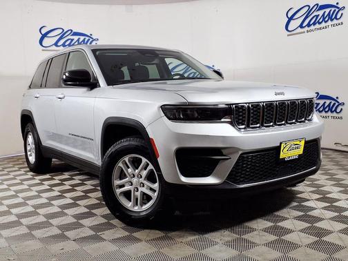 Silver 2023 Jeep Grand Cherokee Laredo