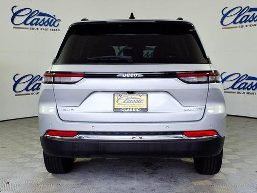 Silver 2023 Jeep Grand Cherokee Laredo