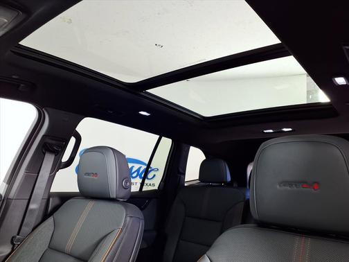 2026 GMC Acadia AWD AT4