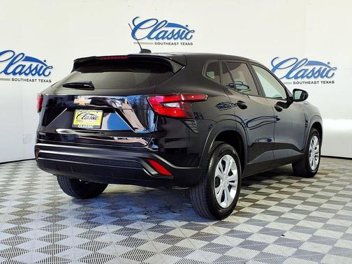 2025 Chevrolet Trax LS