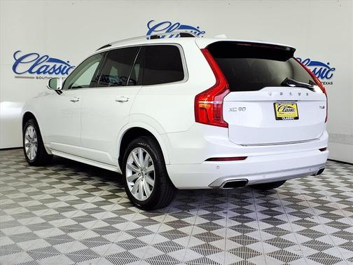 2016 Volvo XC90 T6 Momentum