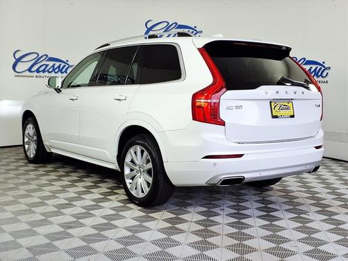 2016 Volvo XC90 T6 Momentum