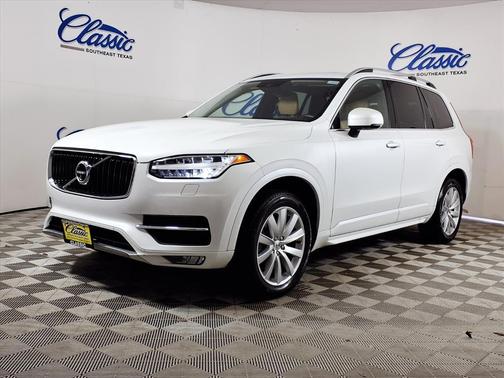 2016 Volvo XC90 T6 Momentum
