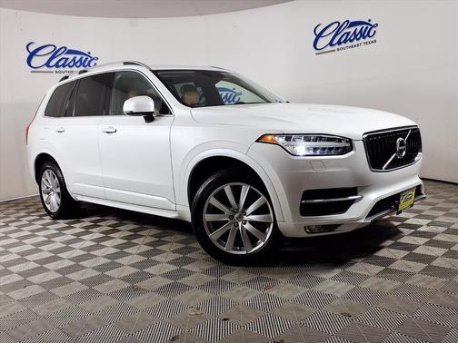2016 Volvo XC90 T6 Momentum