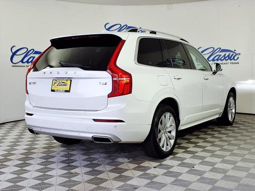 2016 Volvo XC90 T6 Momentum
