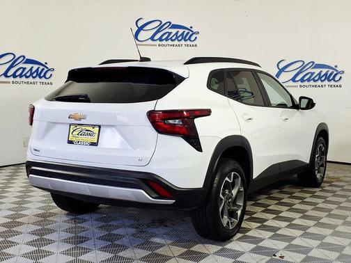 White 2025 Chevrolet Trax LT
