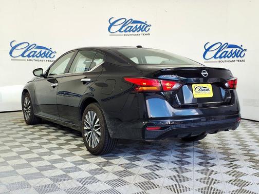 Black 2024 Nissan Altima 2.5 SV
