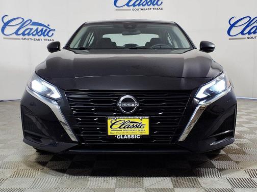Black 2024 Nissan Altima 2.5 SV