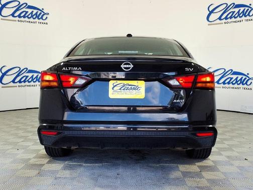 Black 2024 Nissan Altima 2.5 SV