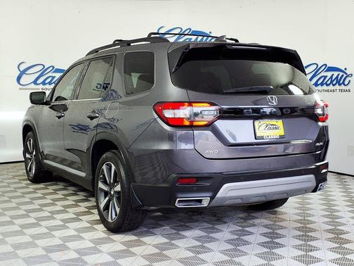 Gray 2023 Honda Pilot AWD Elite