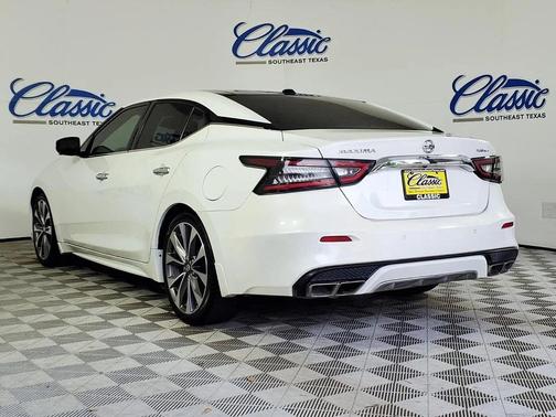 White 2022 Nissan Maxima 3.5 Platinum