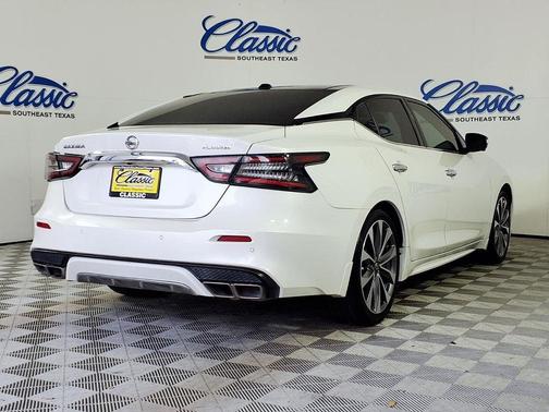 White 2022 Nissan Maxima 3.5 Platinum