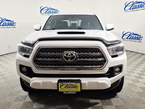 White 2017 Toyota Tacoma SR5