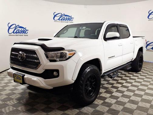 White 2017 Toyota Tacoma SR5