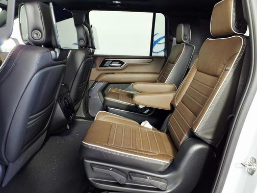 White 2027 GMC Yukon XL Denali Ultimate