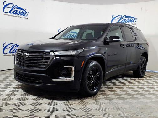 Black 2023 Chevrolet Traverse LT Cloth