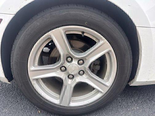 Summit White 2016 Chevrolet Camaro 2LT