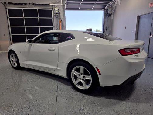 Summit White 2016 Chevrolet Camaro 2LT