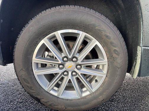 Silver Sage Metallic 2022 Chevrolet Traverse LT Cloth