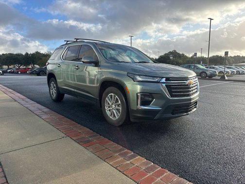 Silver Sage Metallic 2022 Chevrolet Traverse LT Cloth