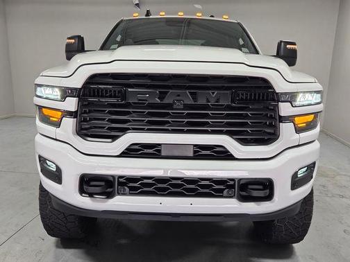 Bright White Clearcoat 2026 RAM 2500 Big Horn Crew Cab 4x4 6'4' Box