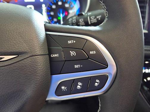 Bright White Clearcoat 2027 Chrysler Pacifica L