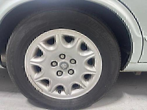 Gold 2000 Jaguar XJ8 Base